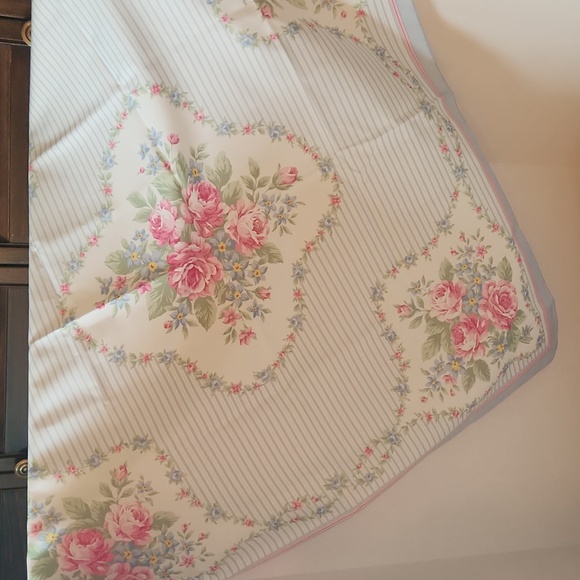 Vintage Avon Floral Bouquet 36x36 Square Scarf 1989 Pink & Blue Roses - Picture 1 of 5